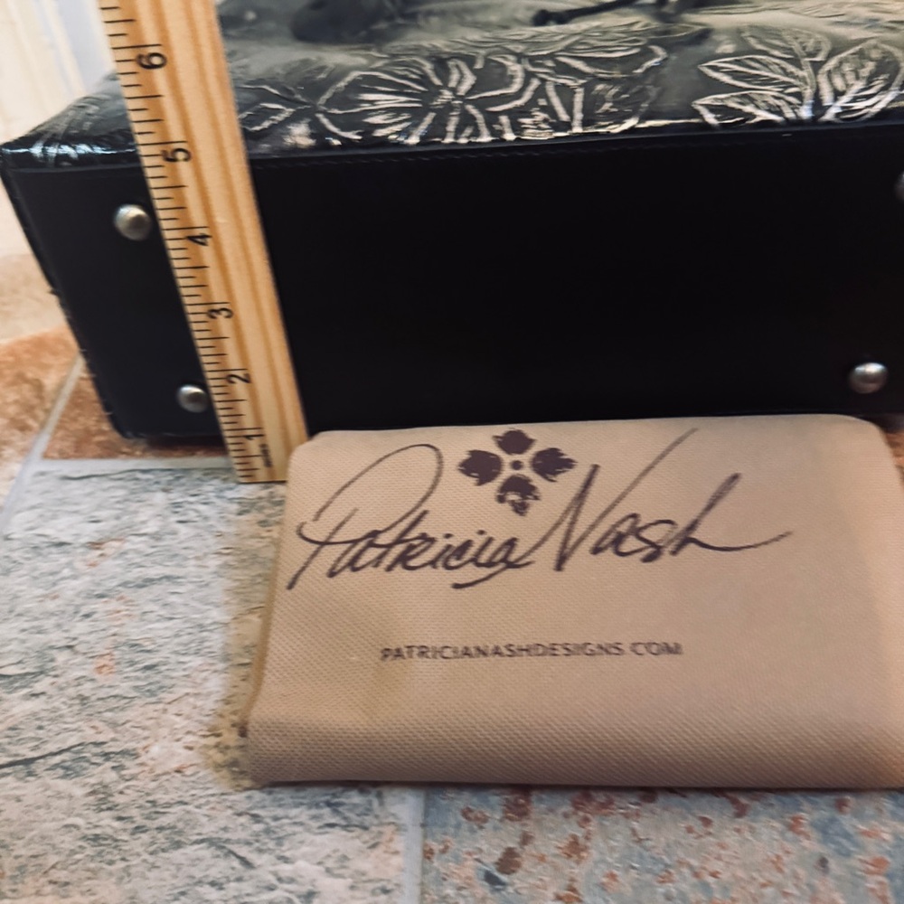 NWT! Elegant Patricia Nash Eastleigh Blackw/Silver Leaf Embossed Leather Tote! - Picture 11 of 15